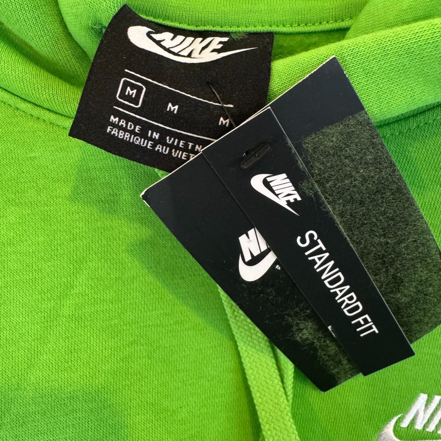 Nike Standard Fit Pullover Hoodie – Bright Green (Men’s Medium)