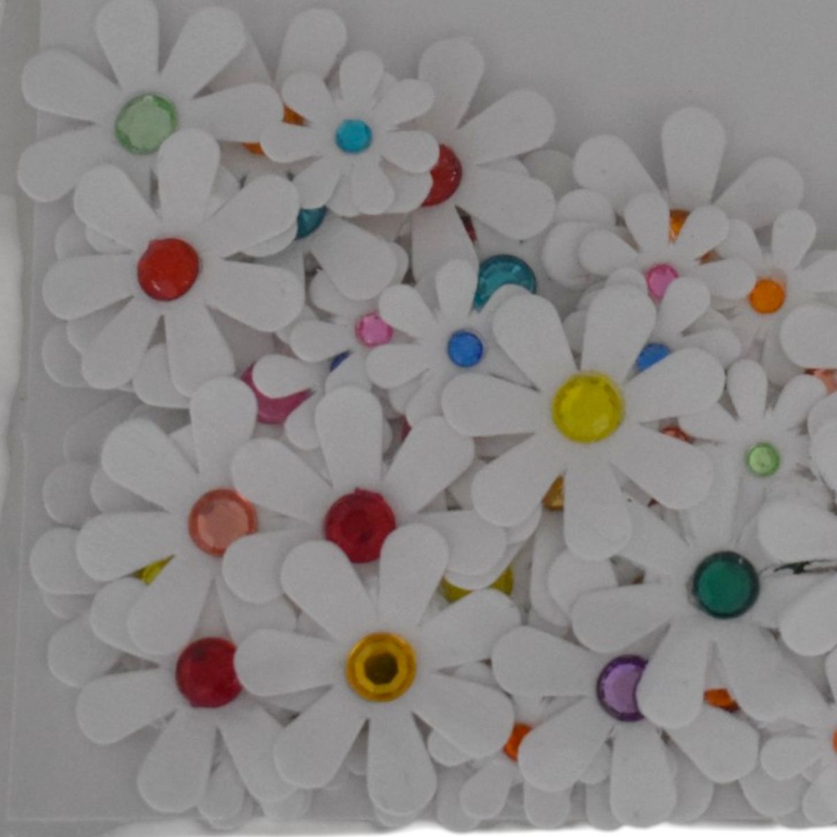 The Paper Studio Floral Embellishments White Daisies, 90 Pieces