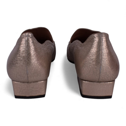 Donald J Pliner Loafers – Nude Pebble Metallic - Size 9